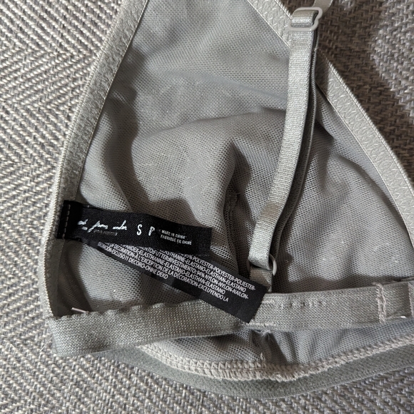 Urban Outfitters Out From Under Delilah Velvet Sequin Bralette - Picture 7 of 7